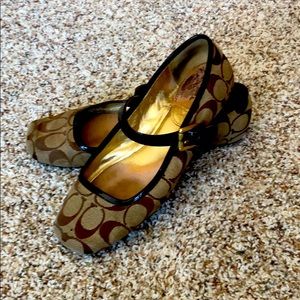 Coach flats